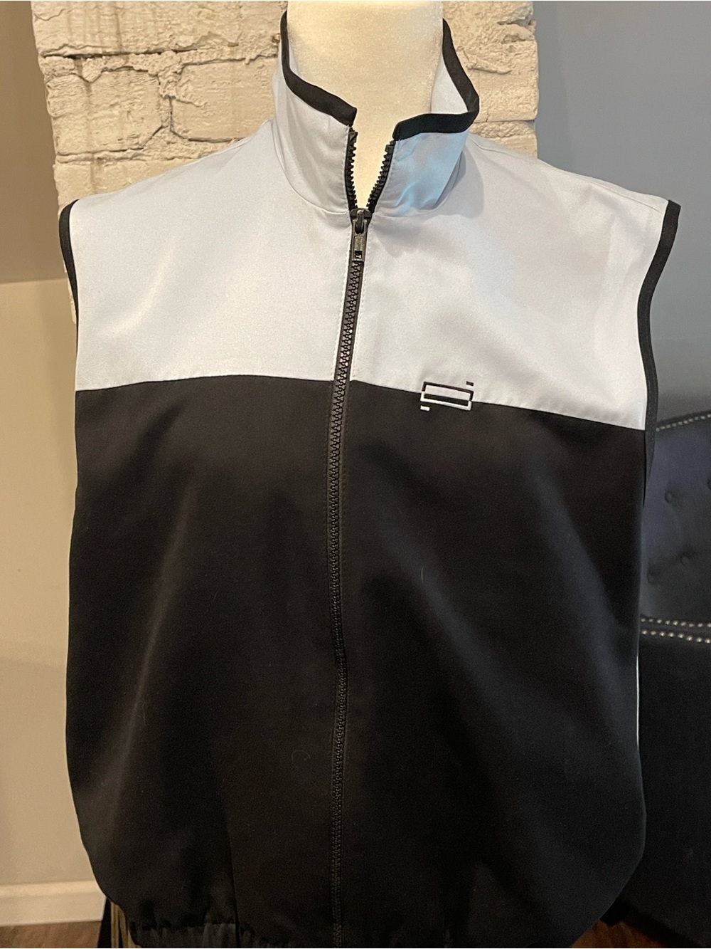 Sleeveless Zip athletic golf Vest in blue and black Vintage 1980’s - Picture 3 of 5